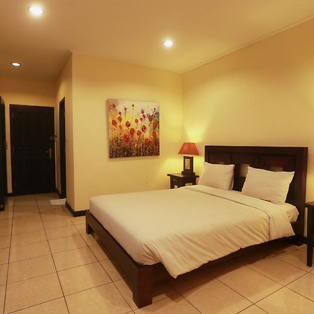 Hotel Intansari Денпасар Екстериор снимка