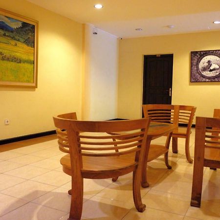 Hotel Intansari Денпасар Екстериор снимка