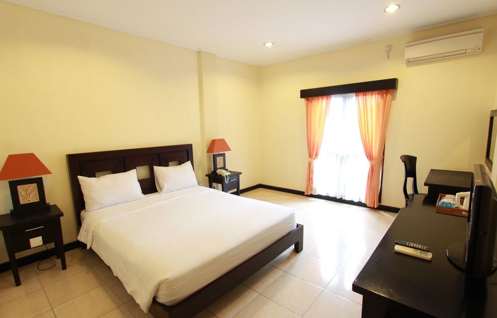 Hotel Intansari Денпасар Екстериор снимка