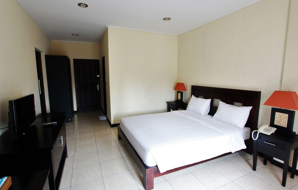 Hotel Intansari Денпасар Екстериор снимка