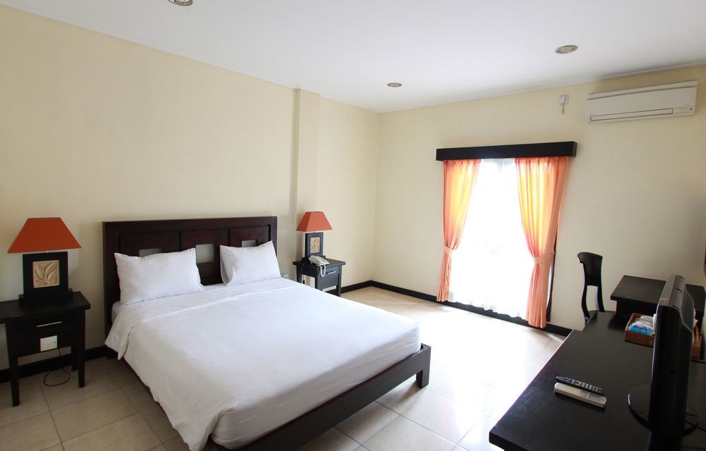 Hotel Intansari Денпасар Екстериор снимка