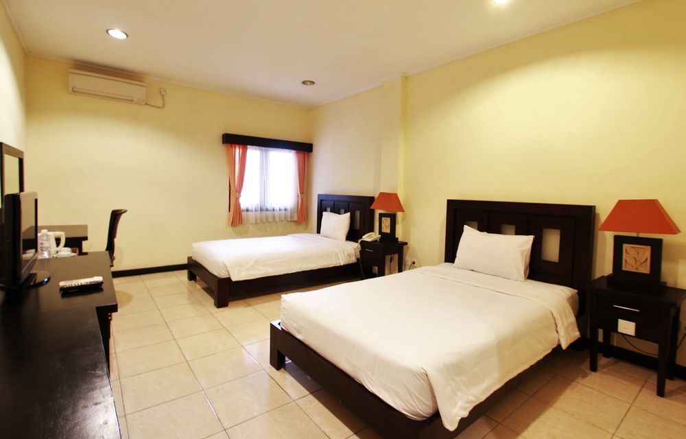 Hotel Intansari Денпасар Екстериор снимка
