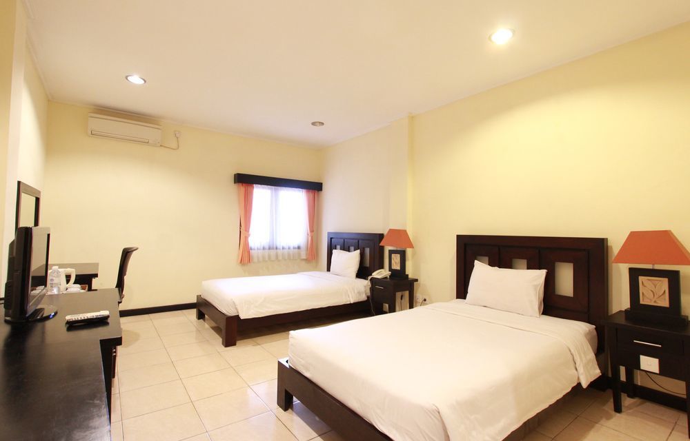 Hotel Intansari Денпасар Екстериор снимка