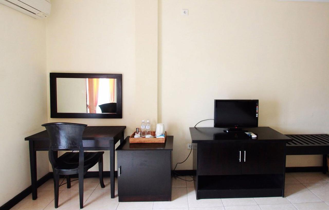 Hotel Intansari Денпасар Екстериор снимка