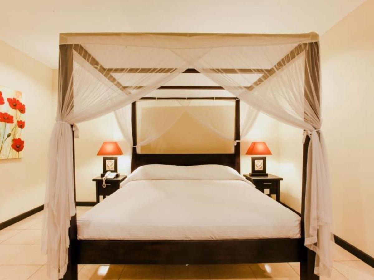 Hotel Intansari Денпасар Екстериор снимка