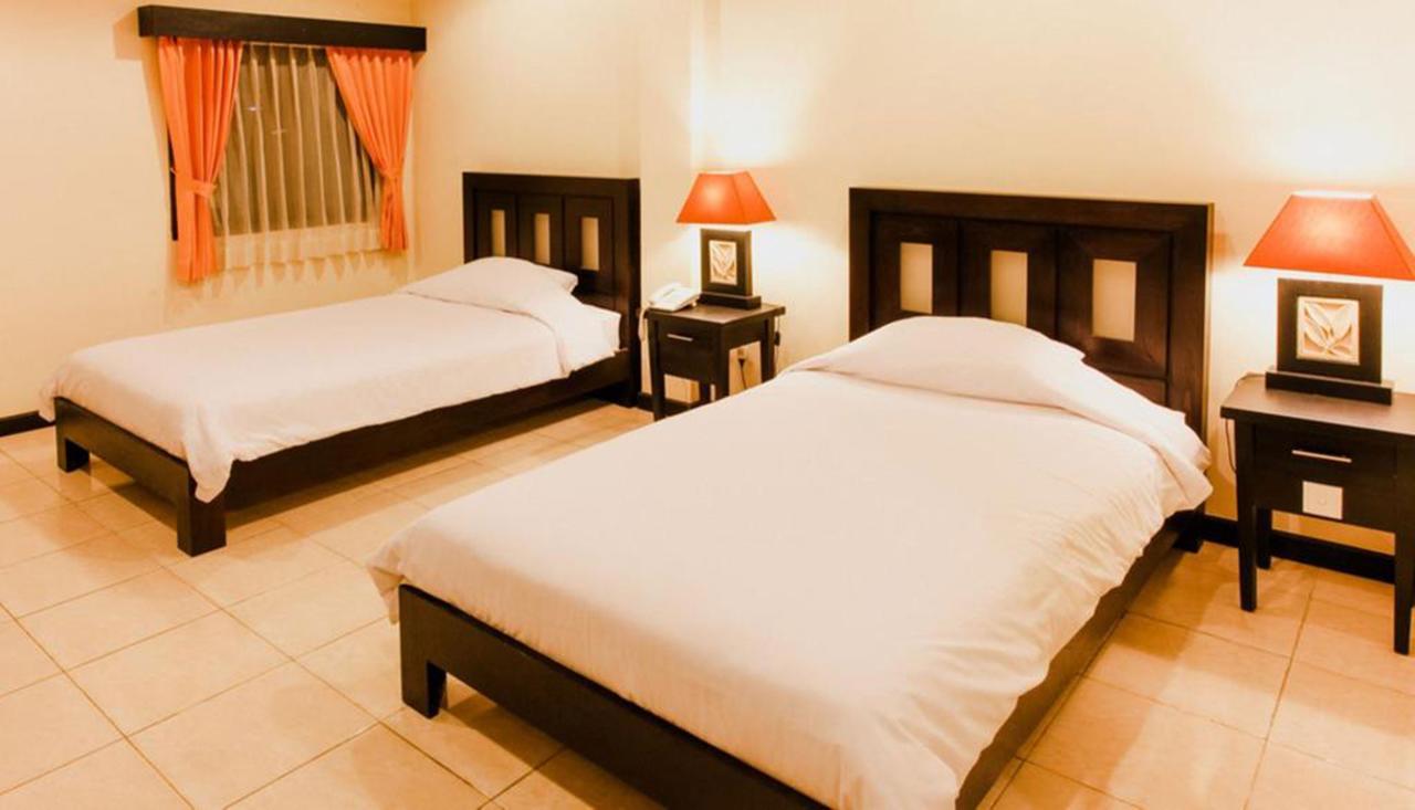 Hotel Intansari Денпасар Екстериор снимка