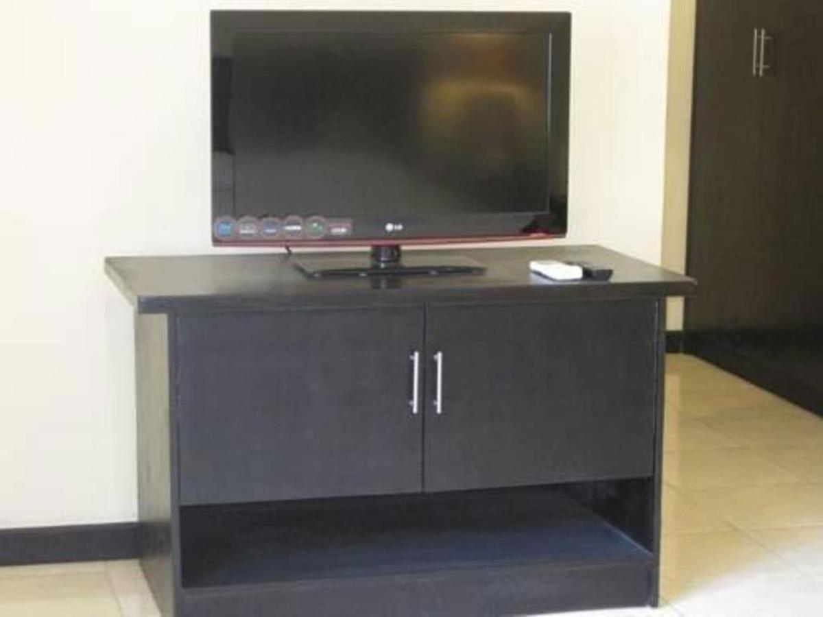 Hotel Intansari Денпасар Екстериор снимка