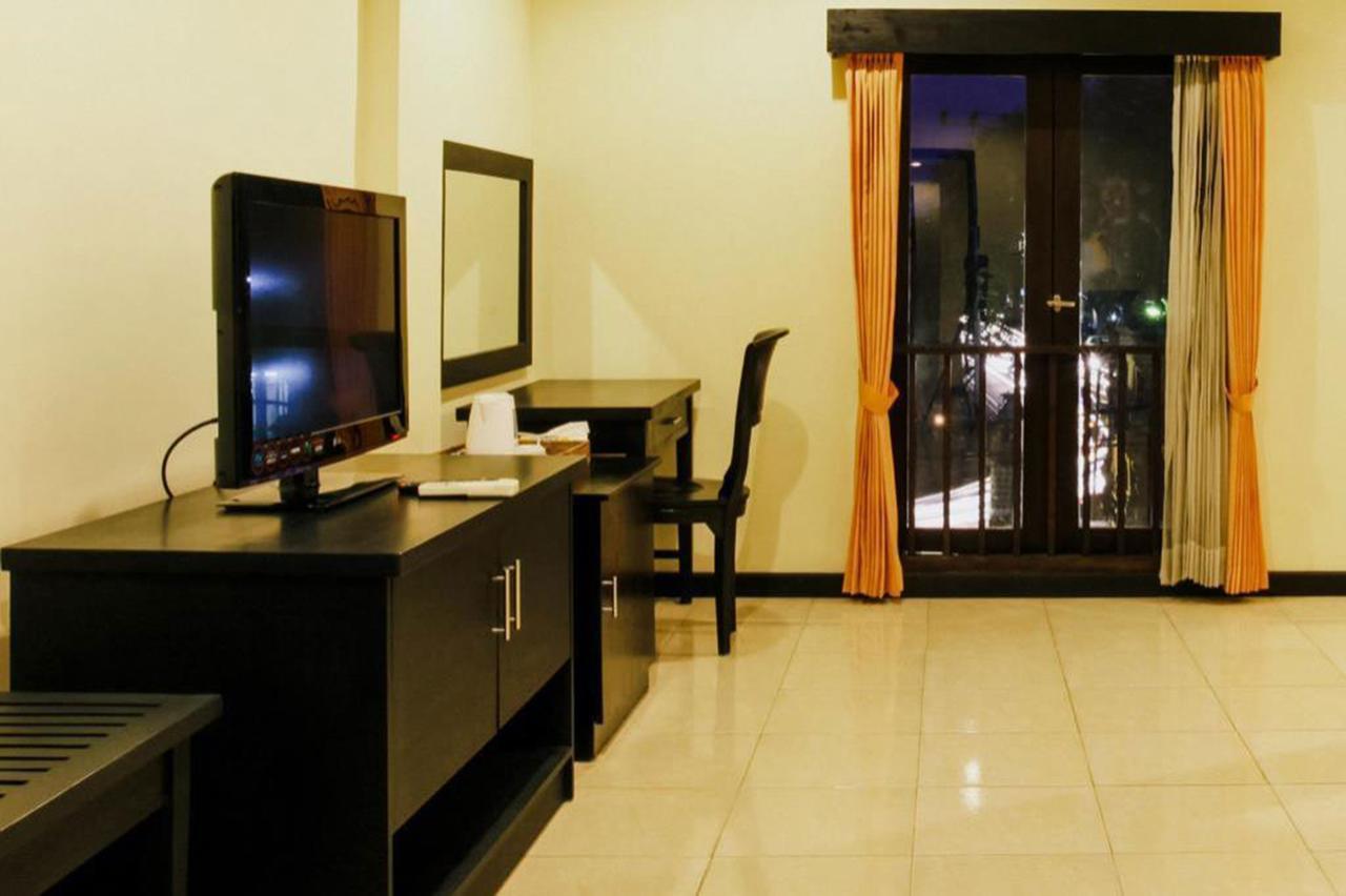 Hotel Intansari Денпасар Екстериор снимка
