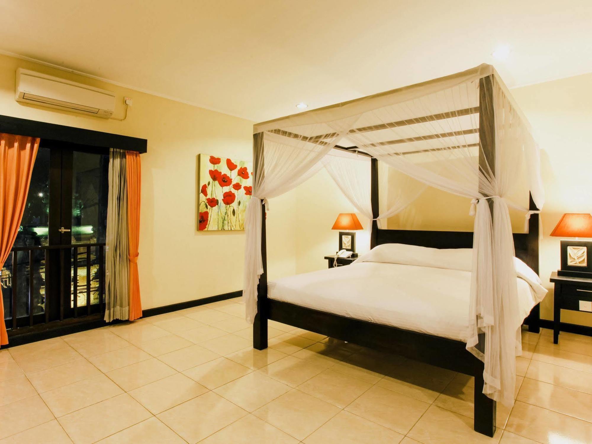 Hotel Intansari Денпасар Екстериор снимка