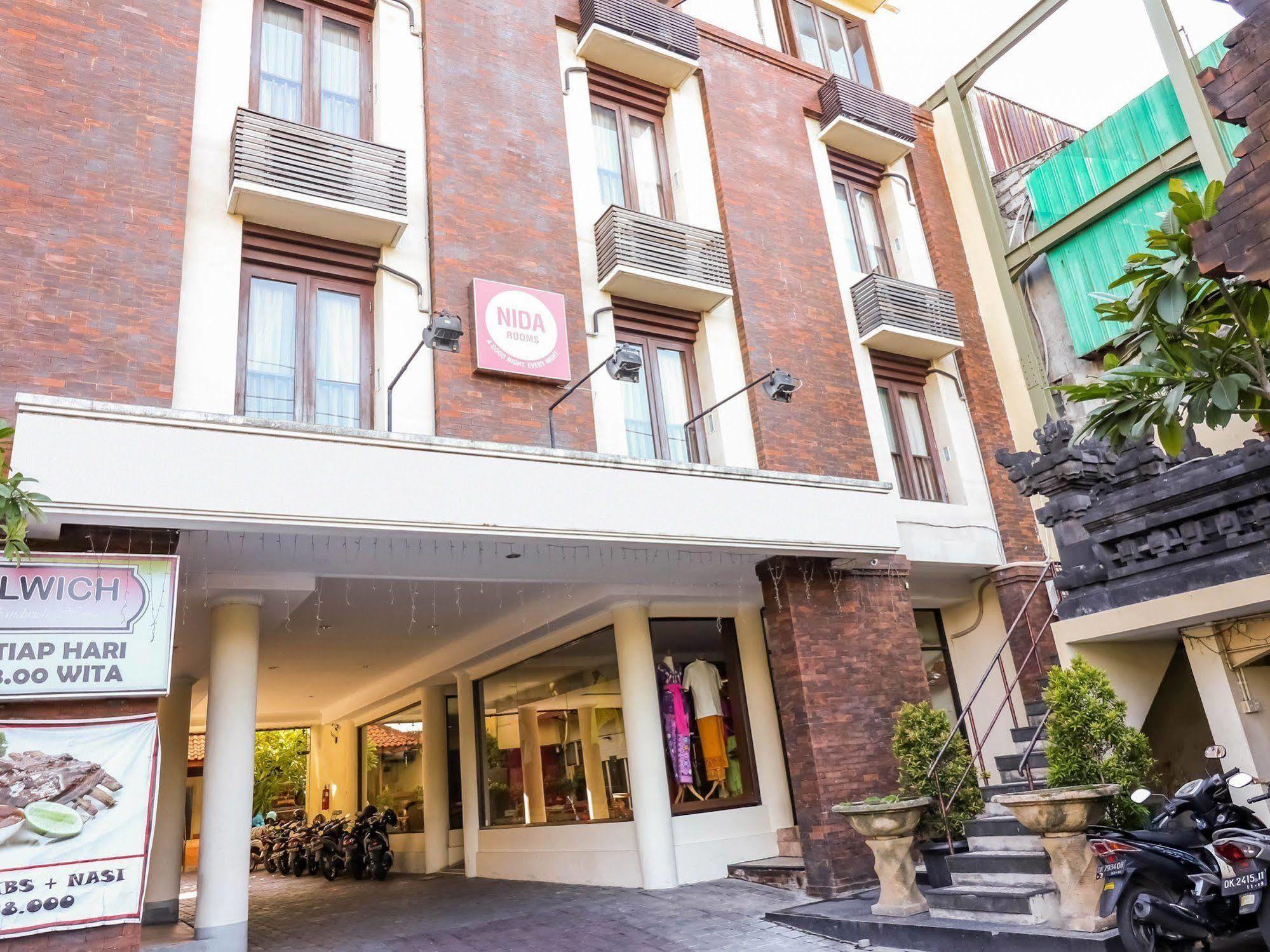 Hotel Intansari Денпасар Екстериор снимка