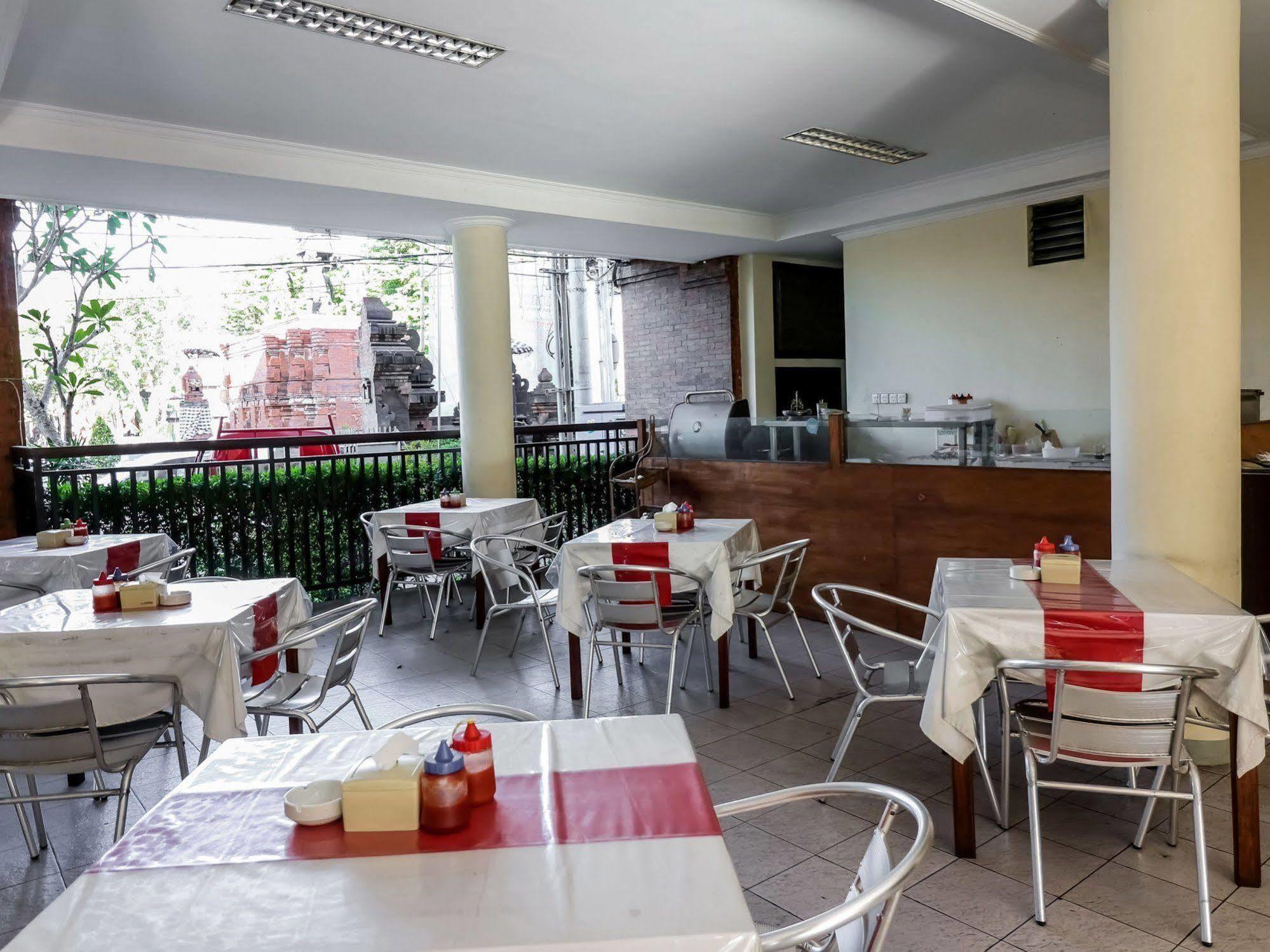 Hotel Intansari Денпасар Екстериор снимка