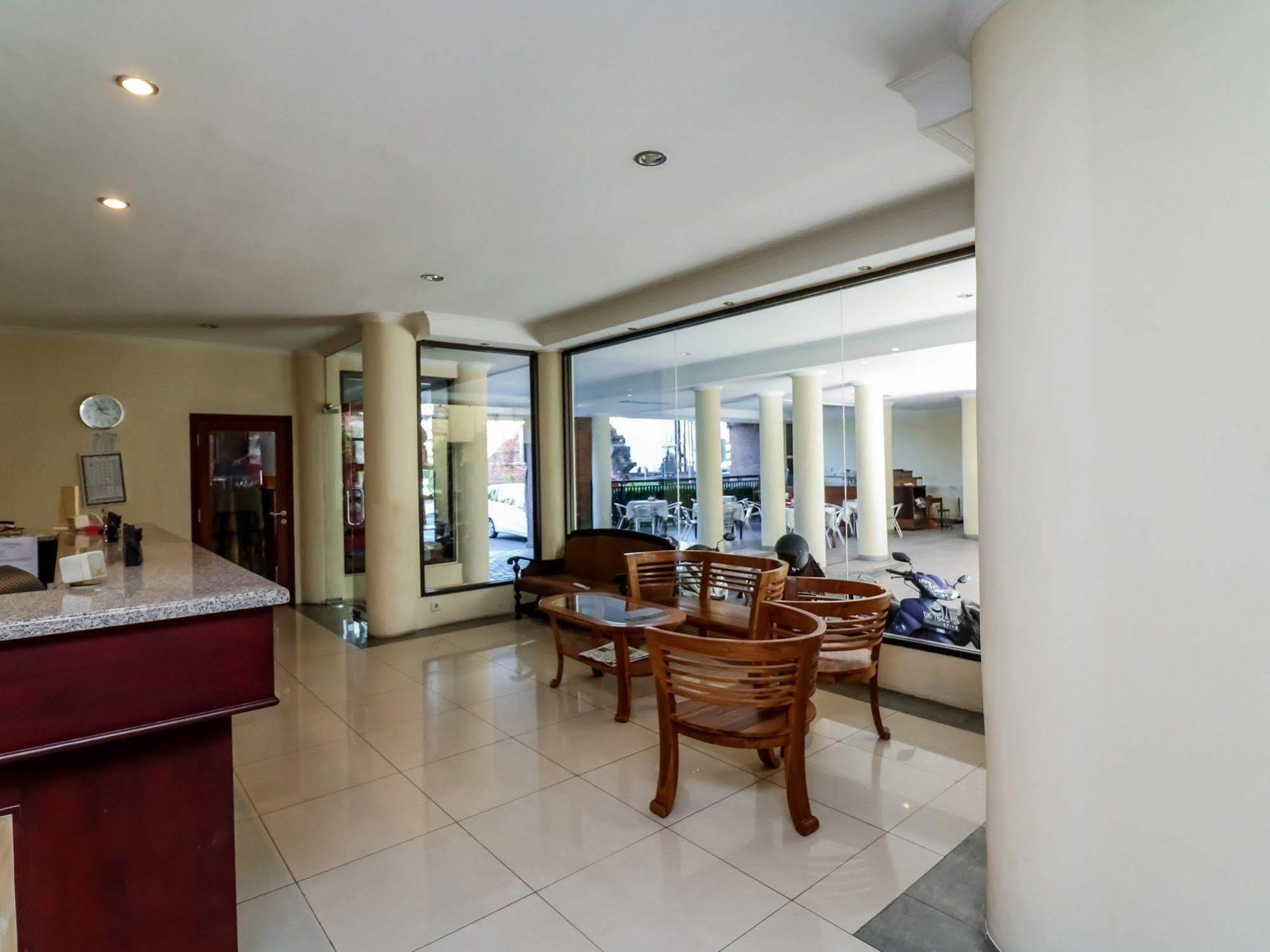 Hotel Intansari Денпасар Екстериор снимка