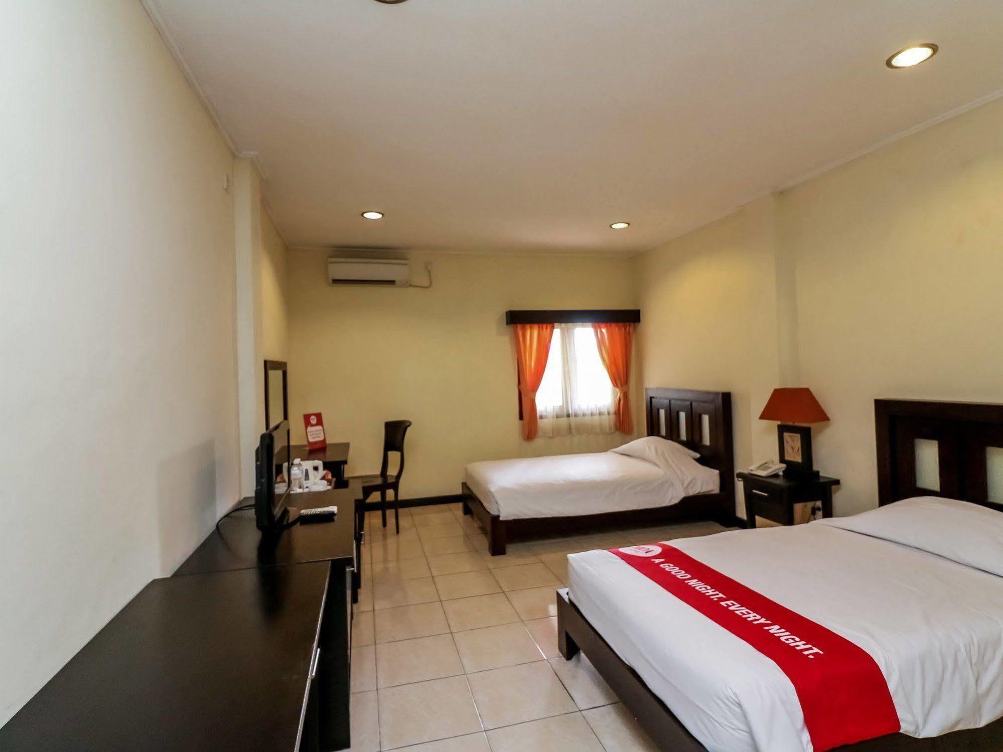 Hotel Intansari Денпасар Екстериор снимка