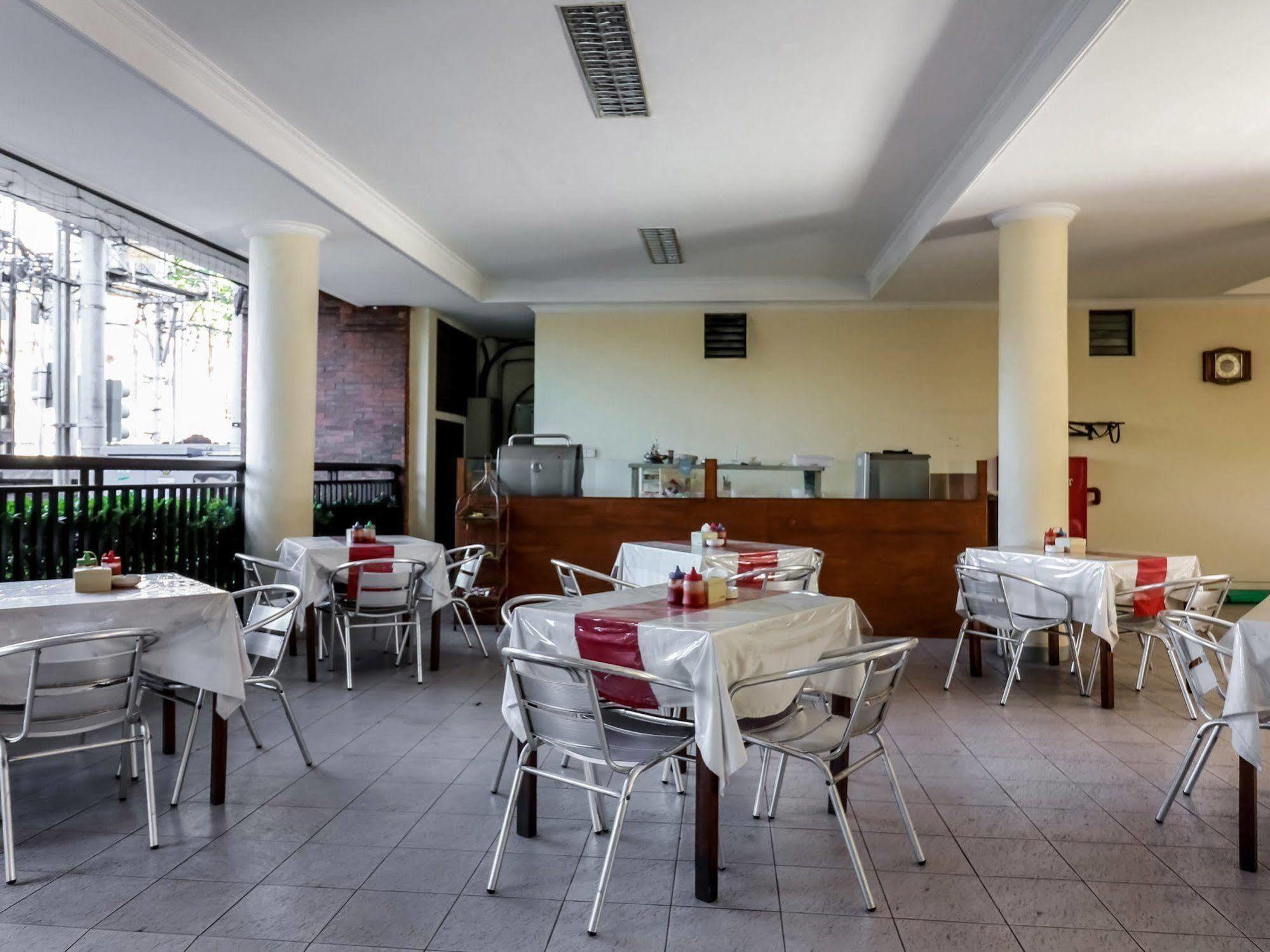 Hotel Intansari Денпасар Екстериор снимка