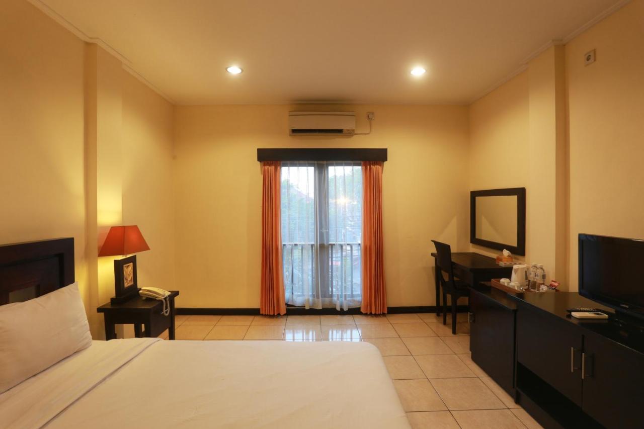 Hotel Intansari Денпасар Екстериор снимка