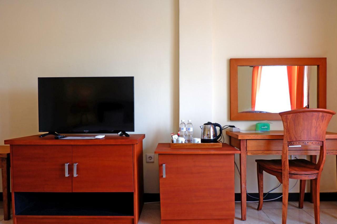 Hotel Intansari Денпасар Екстериор снимка
