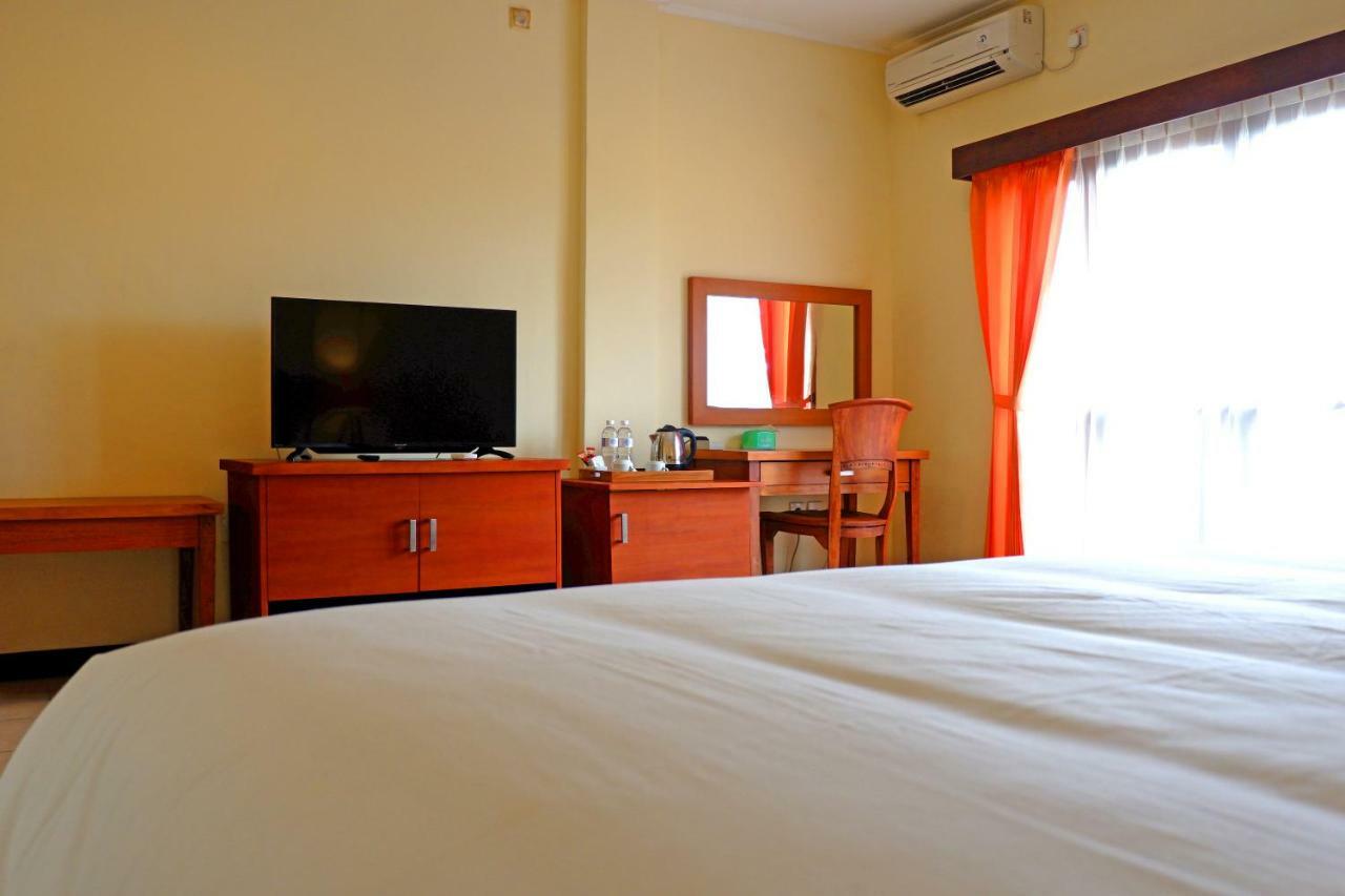 Hotel Intansari Денпасар Екстериор снимка