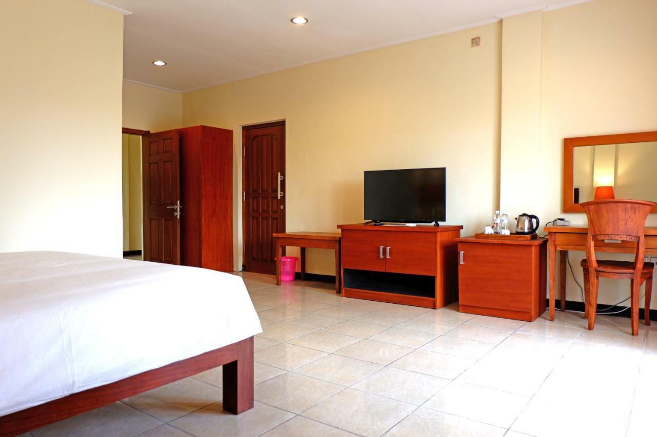 Hotel Intansari Денпасар Екстериор снимка