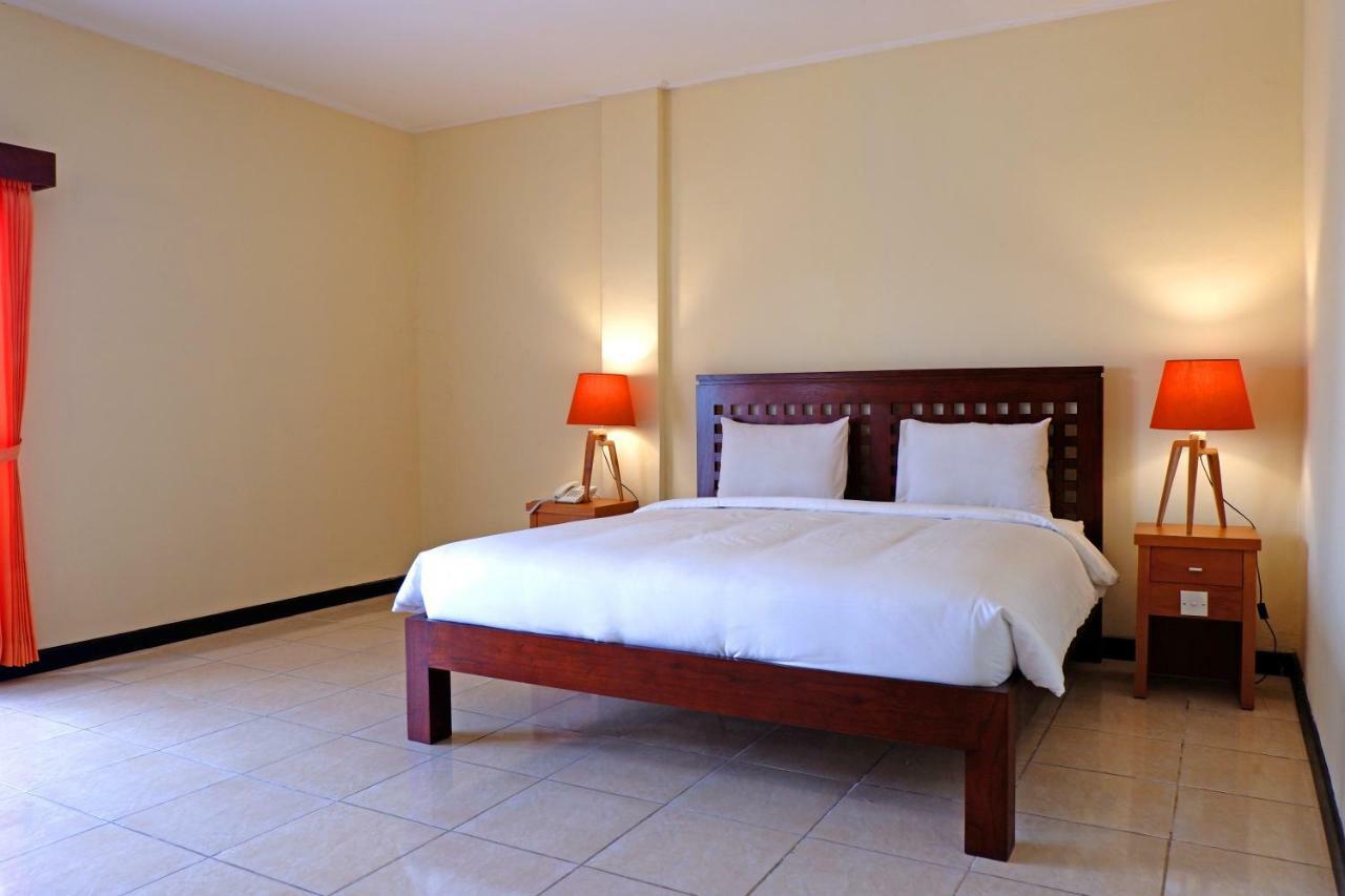 Hotel Intansari Денпасар Екстериор снимка