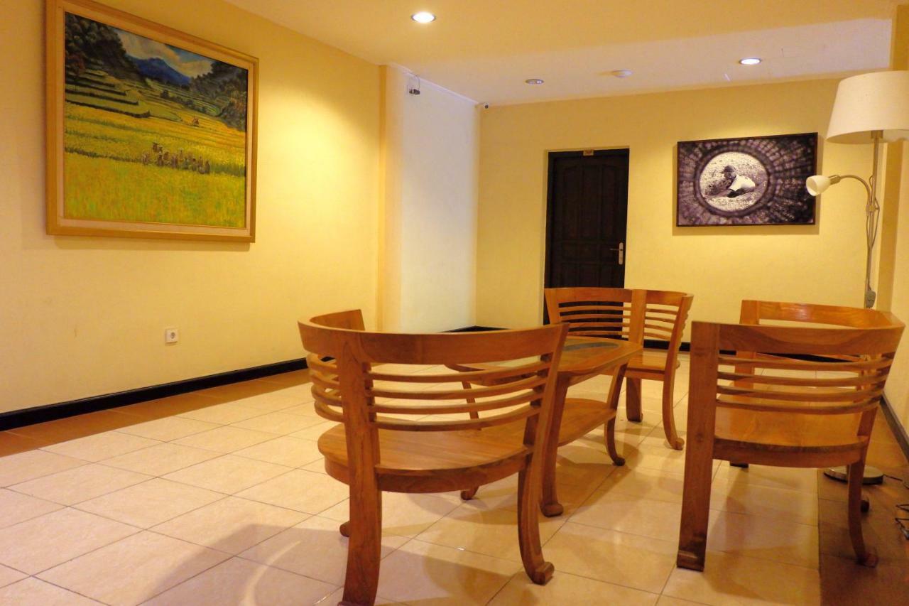 Hotel Intansari Денпасар Екстериор снимка